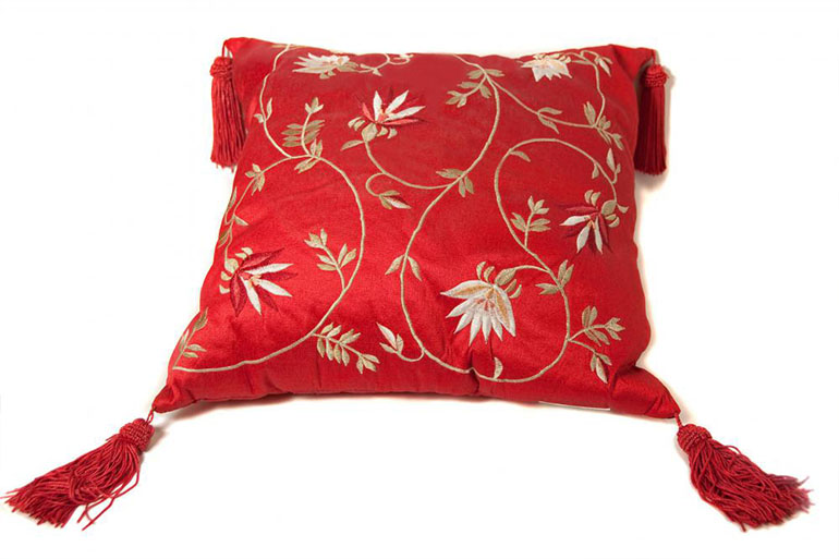 What Are the Pros  Cons of Using a Silk Pillow Case?