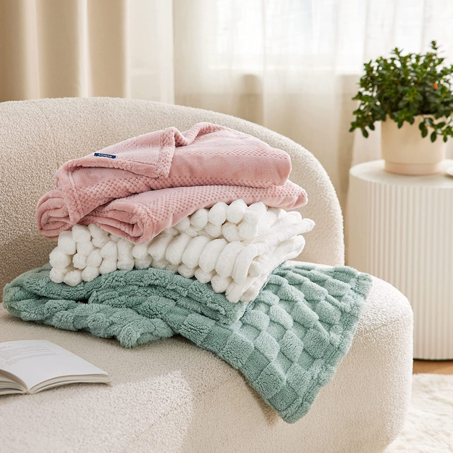 Fleece Throw Blanket for Bed - 4